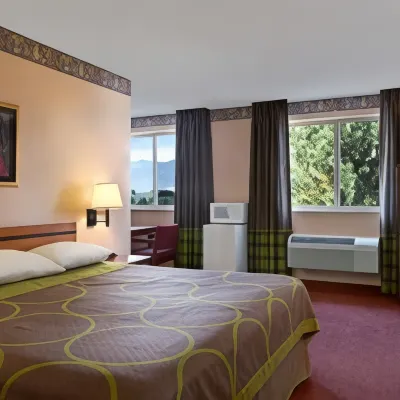 Super 8 by Wyndham Colorado Springs Airport Các khách sạn gần Công viên Acacia