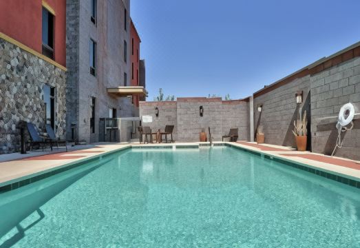 햄프턴 인 & 스위트 스코츠데일 리버워크