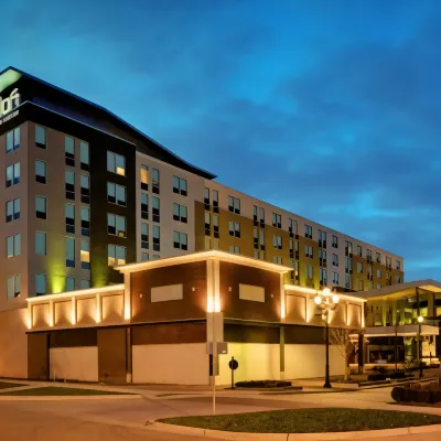 Aloft Leawood-Overland Park Отели рядом с достопримечательностью «Парк Биг Булл Крик»