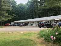 Catskill Motor Court - parking