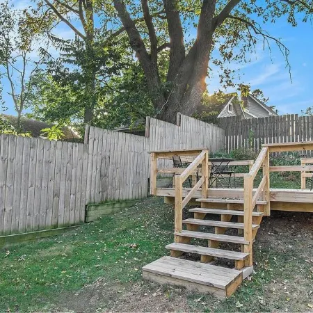 MSU area, 65in TV, elevated deck, pers welcome