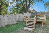 MSU Area, 65 Inch TV, Elevated Deck, Pets Welcome, Full Kitchen,  TV in Bedroom.