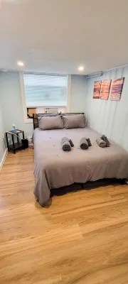 Split Level Beach Access 2 Queen Bed Apartment in Geneva U9 فنادق في Geneva