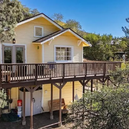 LUXURY 2-bedroom house in brilliant Bisbee with BREATHE taking views Отели в г. Бисби