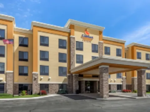 Comfort Suites Hotels in Oshkosh