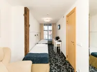 Meriton Old Town Garden Hotel Hotels near Tornide Park
