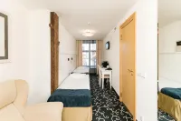 Meriton Old Town Garden Hotel - С баром