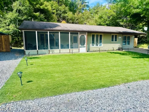 Completely Renovated Home in Parry Sound,with Full Kitchen, Laundry & Gazebo!