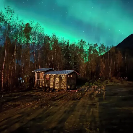 Tiny House with Bear Mountain Views.... Only 25 Minutes outside of Anchorage