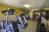 Ramada Plaza by Wyndham Nags Head Oceanfront - Gym