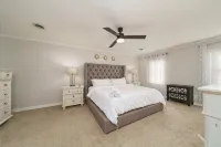 Private & Spacious 4Br w/ Heated Pool, Hot Tub & Fire Pit · Near Hpu & Market - balcony