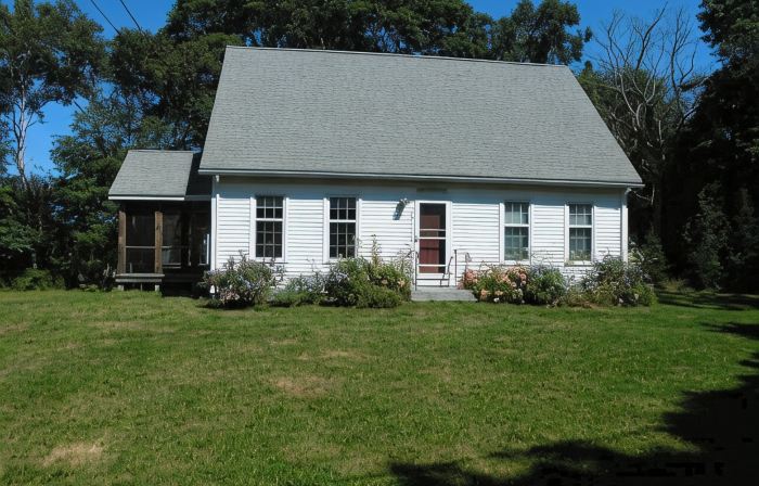 Welcome to Owl House - Your Coastal Retreat in East Boothbay!