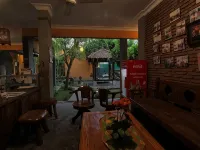 Guest House Rumah Wahidin Syariah Hotels in Mayangan