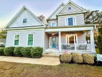 Stylish Family Beach Retreat Just Minutes from Coastal Calm - 3-Star