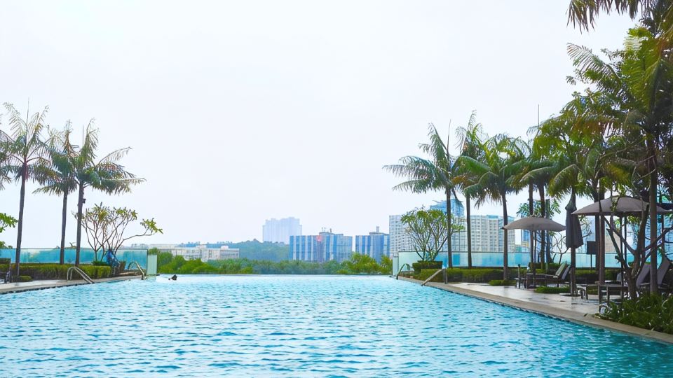 #CS8, Spacious Cybersquare Ensuite with Pool View