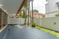 325 Ritchie by COBNB@ U Thant. Hotels in Desa Pahlawan