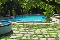 Hoysala Village Resort - С бассейном