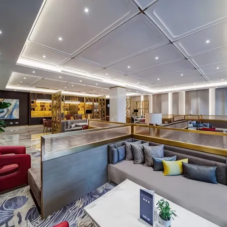 Howard Johnson Paragon Hotel