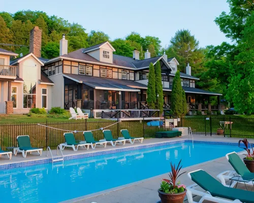 Sir Sam's Inn & Waterspa - Adults Only Hotels in Haliburton County