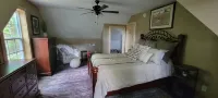 Charming 3-bedroom with loft bed Cabin in Rogersville with Fireplace