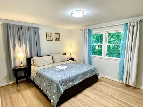 Oak House: Luxury Home in Silver Spring, Takoma Park; Close to DC, 4-Car Parking