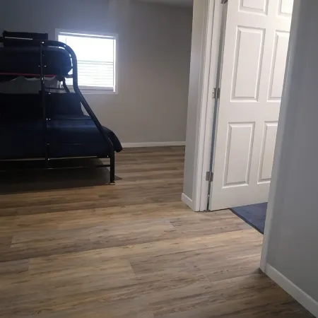 Charming 2-bedroom apartment with WiFi, AC in enjoyable Hemphill