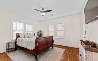 Neon Moon ...Spacious 5-bedroom house steps from Campus and Downtown Lafayette