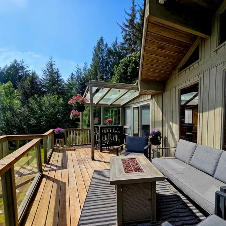 The West Coast Lodge: Private, Gorgeous, and Ready for Your Friends and Family!