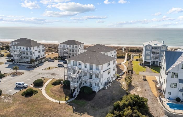 Between The Blue - Oceanside 2B/2B Condo w/ Pool