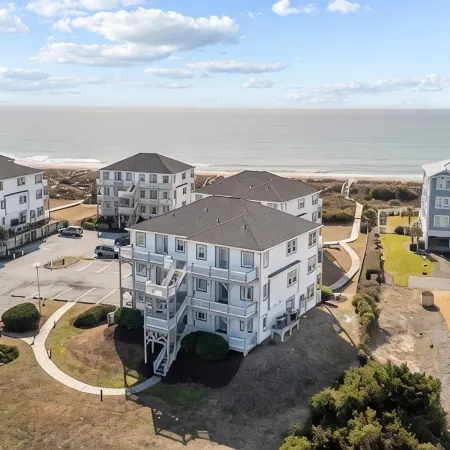 Between The Blue - Oceanside 2B/2B Condo w/ Pool