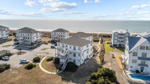 Between The Blue - Oceanside 2B/2B Condo w/ Pool