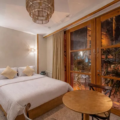 Palm Tbilisi Boutique Hotel Отели рядом с достопримечательностью «Парк 9 Апреля»