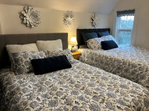 The Cove House- completely renovated 1910 beach house