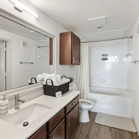 Chic 1-BR Haven w/King Bed, Sofa bed, Pool, Gym in Prime Frisco
