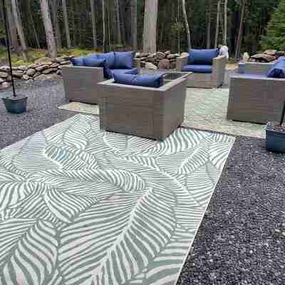 Summer Availability- July and August . Walking Distance to Boothbay Harbor . Others