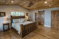Gull Lake Cabin + Bunkhouse with Sandy Beach & Pontoon/Jet Ski availability! - WiFi