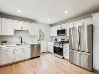Oak House: Luxury Home in Silver Spring, Takoma Park; Close to DC, 4-Car Parking Hotels in Silver Spring