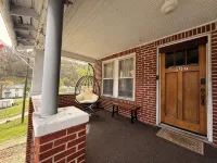 Charming 2-bedroom trail house in Bramwell, WV - 3-Star