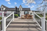 Charming Brazos River Front Cottage perfect for Stargazing, Tranquil and Private - Boutique