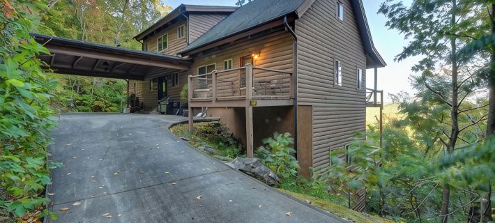 Charming 4-bedroom chateau with WiFi, fitness room in lovely Dillard. Hotels in Rabun County