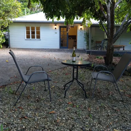 The Possum Pad Yungaburra Village. Walk to Restaurants, Historic Pub