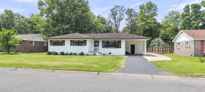 Spacious 4-bedroom house with WiFi and Large Patio in charming Goose Creek Hotels in Berkeley County