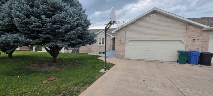5 Bed, 3 Bath Spacious Home Hotels in Cache County