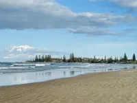 Family Beach Stay with Ocean Glimpses 2 Mins Walk to Beach - キッチン