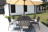 Modern Family Getaway! Heated Pool, Hot Tub Theatre Room, Game Room!