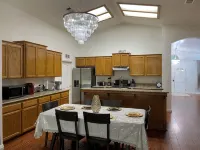 Charming Home. 5 bedrooms .2 restrooms .2 Living rooms with 10 beds for 16 guest - บังกะโล