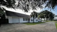 Sunnyside Villa-Free Beach Pass! 2 King Bedrooms, Garage, Near Marshwalk! - 3-Star