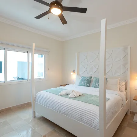 Beachfront Condo |2 Pools & Private Beach |8 Guest
