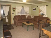 Cozy Cabin Just Minutes from Yellowstone. Book Now for Your Summer Stay! - Chalets