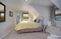 Chez ZigZag: 2 Bdrm. Full Kitchen, Water/Mtn-View, Sauna with Fee. Awesome Patio - Apartments